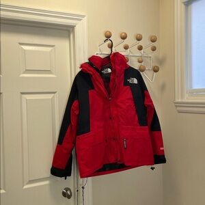 The North Face - Gore-Tex Classic Summit Series - Red / Black - S